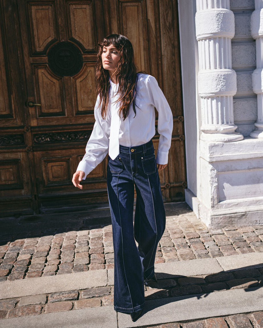 Modelshot / Dark Blue / Detail